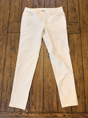 Lululemon ABC 5-Pocket Utilitech Classic Fit 
Stretch Pants  Men’s 33x32 Cream
